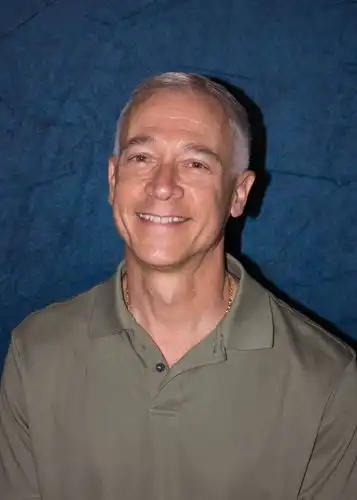 giordano in gray