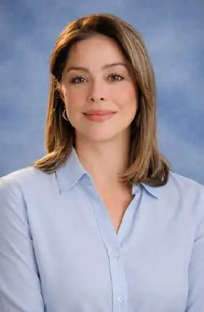 famale with shoulder length brown hair
