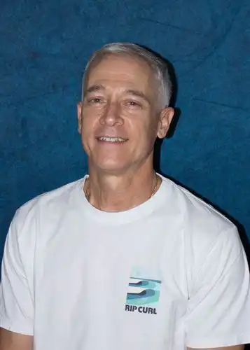 giordano with blue background