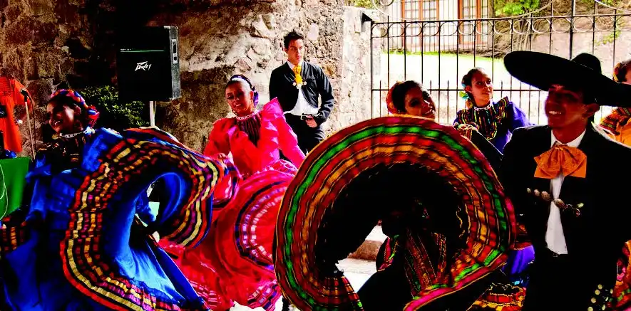 Mexican dancers in folklore attire.