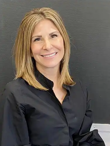 Lynn Gregory