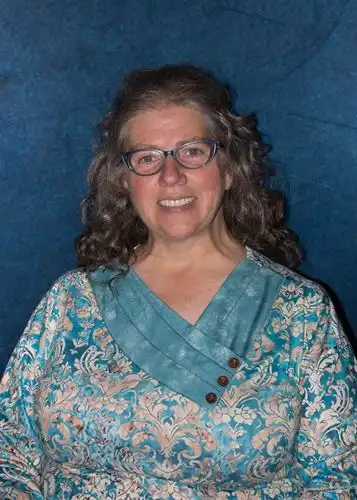 anderson with blue background